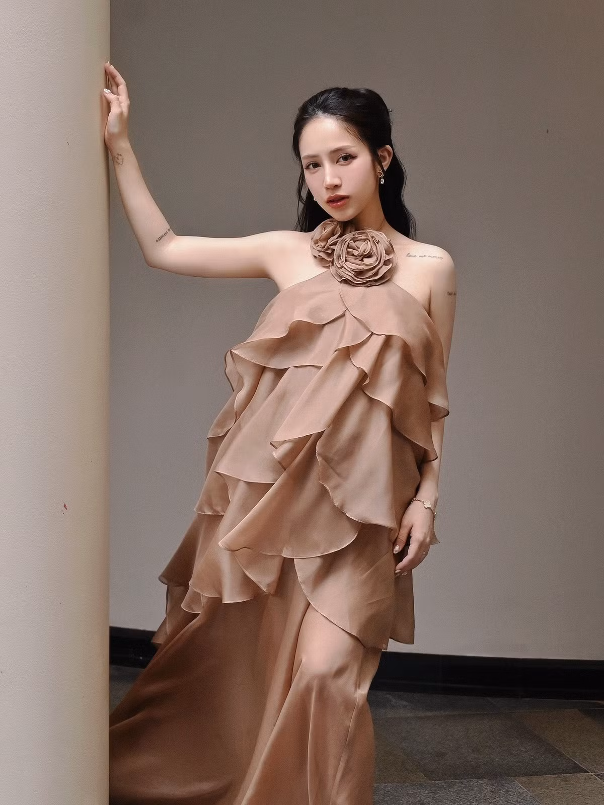 Trong chuyến nghỉ dưỡng cách đây chưa lâu, Joyce Phạm tiếp tục nhận lời khen khi gần như đã về dáng như trước khi sinh.