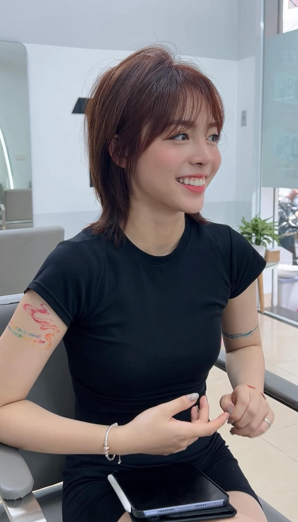 Nữ xạ thủ 21 tuổi sở hữu gương mặt khả ái. Trong cả thi đấu và đời thường, cô luôn nổi bật, cuốn hút.