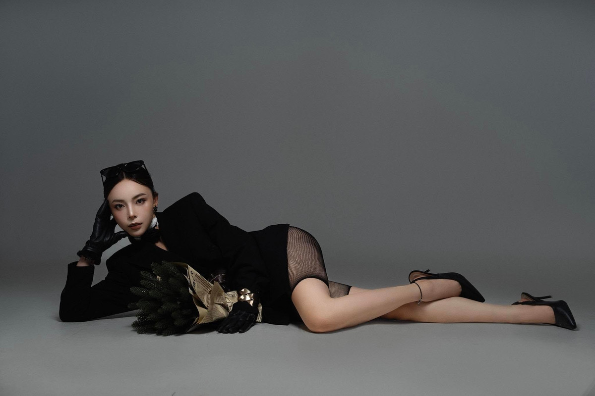 Thời gian qua, Thanh Thảo khá chăm chỉ thay đổi hình ảnh bằng những bộ ảnh nghệ thuật với nhiều phong cách từ quyến rũ, khỏe khoắn cho đến phá cách.