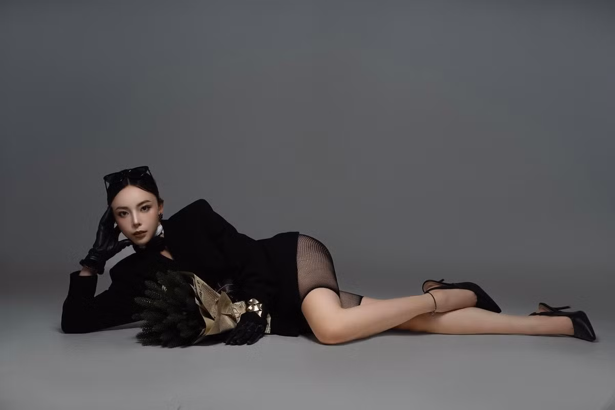 Thời gian qua, Thanh Thảo khá chăm chỉ thay đổi hình ảnh bằng những bộ ảnh nghệ thuật với nhiều phong cách từ quyến rũ, khỏe khoắn cho đến phá cách.