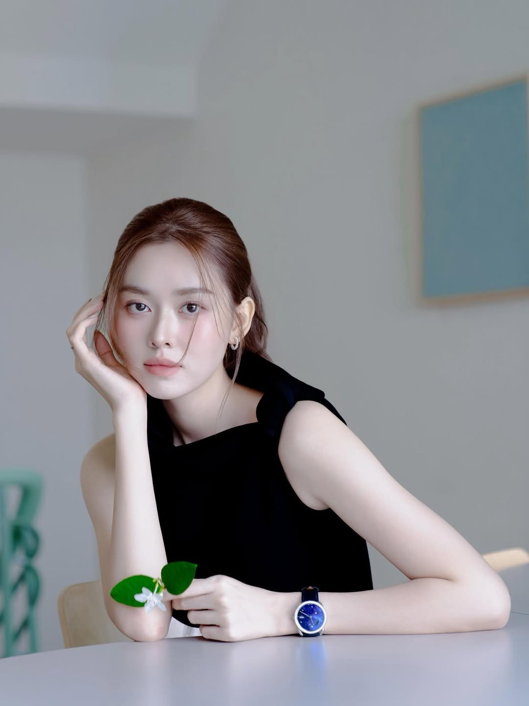 Nguyễn Tường San sinh năm 2000, là Á hậu 2 Hoa hậu Thế giới Việt Nam 2019. Cùng năm đó, cô đại diện Việt Nam tham dự Hoa hậu Quốc tế 2019 (Miss International) và xuất sắc lọt Top 8, đồng thời giành giải Trang phục dân tộc đẹp nhất. Thành tích này giúp Tường San trở thành một trong những đại diện Việt Nam được đánh giá cao trên đấu trường sắc đẹp quốc tế.