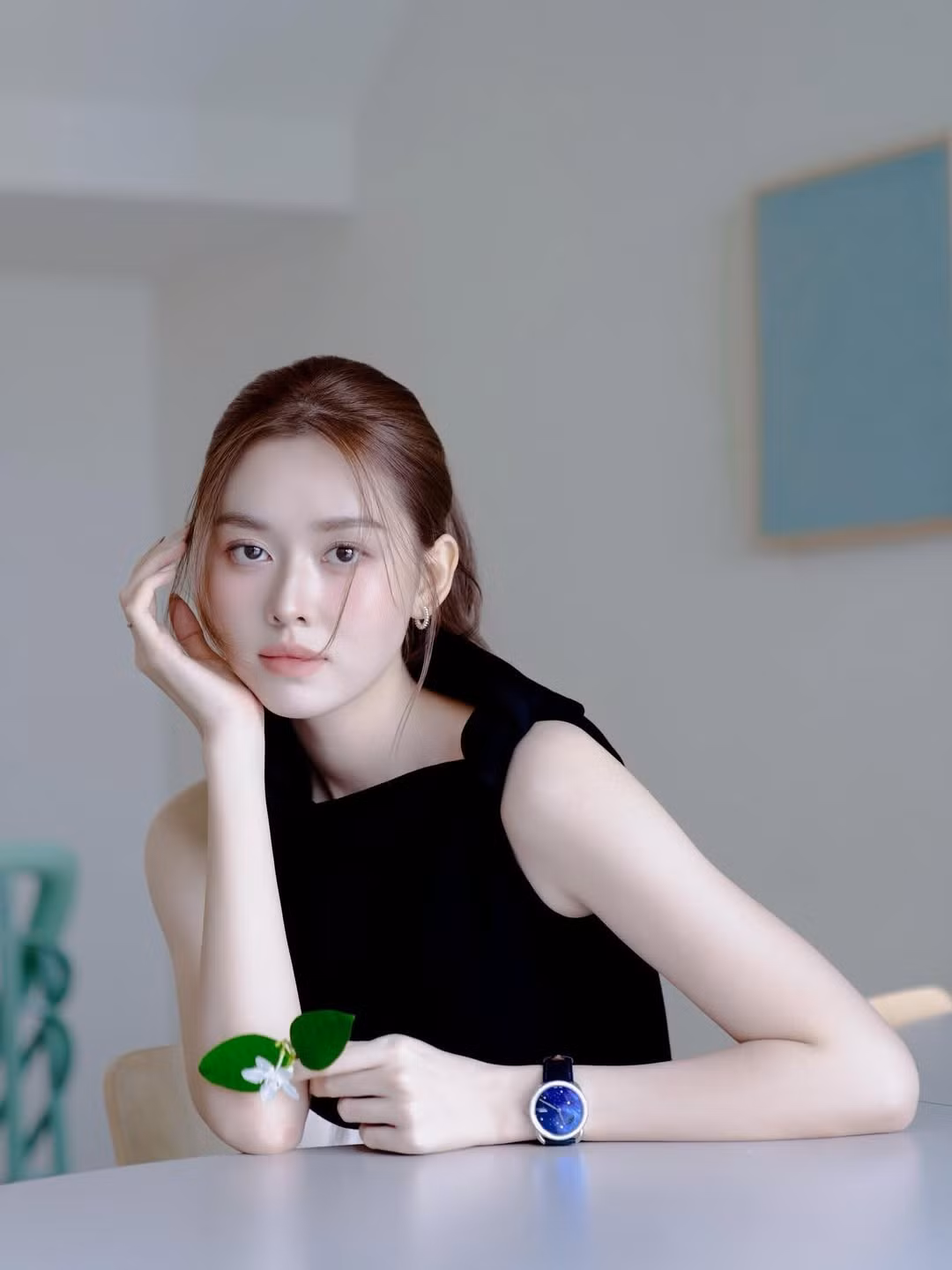 Nguyễn Tường San sinh năm 2000, là Á hậu 2 Hoa hậu Thế giới Việt Nam 2019. Cùng năm đó, cô đại diện Việt Nam tham dự Hoa hậu Quốc tế 2019 (Miss International) và xuất sắc lọt Top 8, đồng thời giành giải Trang phục dân tộc đẹp nhất. Thành tích này giúp Tường San trở thành một trong những đại diện Việt Nam được đánh giá cao trên đấu trường sắc đẹp quốc tế.