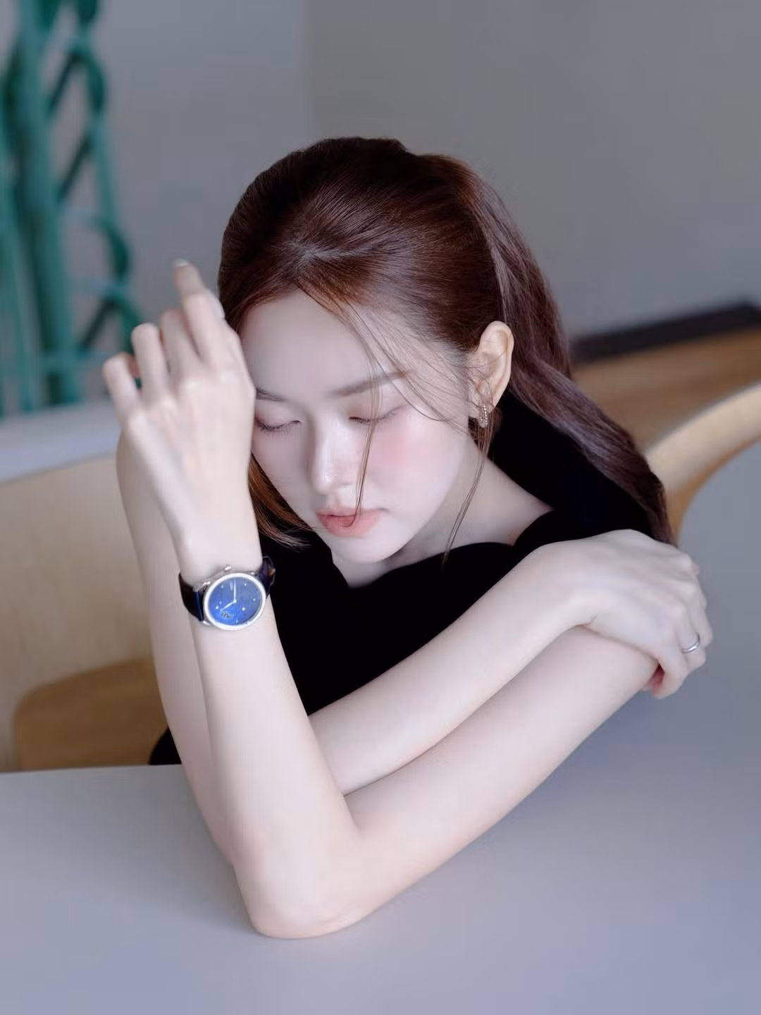 Tháng 11/2020, Nguyễn Tường San kết hôn với một doanh nhân hơn cô 9 tuổi. Sau khi lập gia đình và chào đón con gái, người đẹp lựa chọn ưu tiên chăm sóc tổ ấm, dành nhiều thời gian cho cuộc sống riêng tư. Dù vậy, Tường San không hoàn toàn rời xa showbiz. Cô vẫn xuất hiện trong các hoạt động thời trang, làm đẹp, sự kiện phù hợp và giữ hình ảnh chỉn chu, tinh tế trong mắt công chúng.