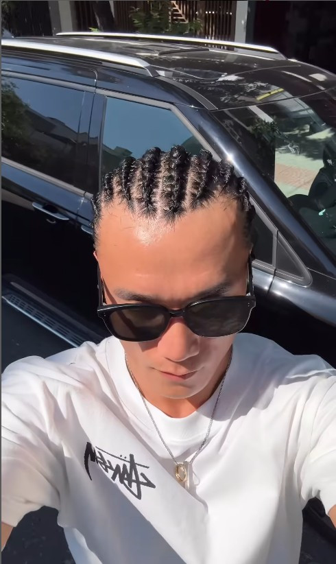 Đa số bình luận đều khen ngợi trước phong cách khác lạ của Tiến Dũng. Đây cũng là kiểu tóc được đánh giá ấn tượng nhất từ trước tới nay của anh.