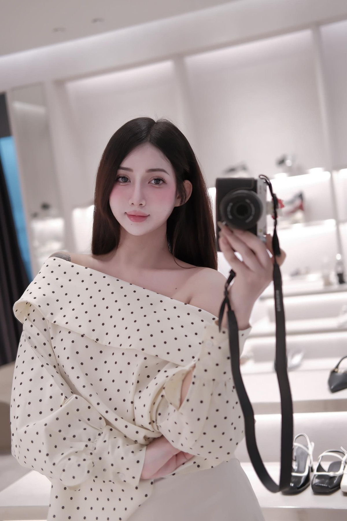 Hot girl phòng gym này có gần 1 triệu follower trên TikTok, hàng trăm nghìn người theo dõi trên facebook cá nhân và Instagram.