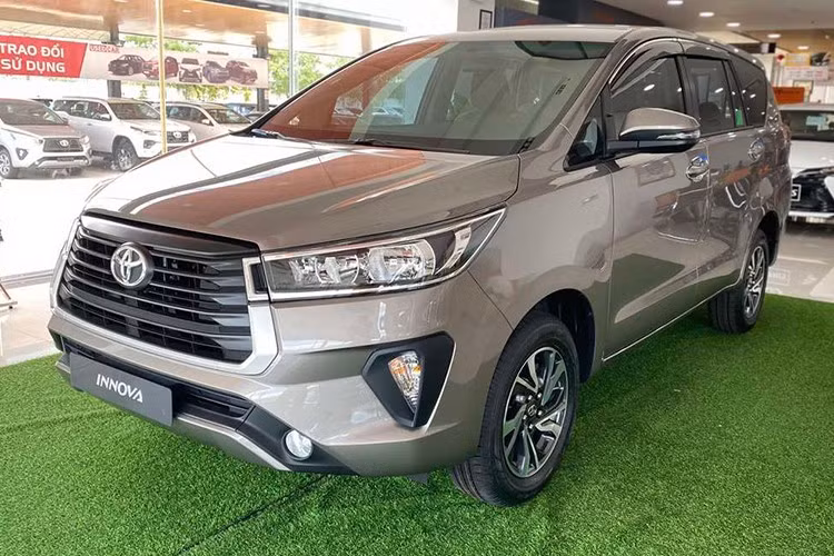 Nguồn cơn khiến các mẫu xe rơi vào top bán ít xuất phát từ nhiều lý do khác nhau. Có xe bán ế do giải quyết nốt hàng tồn kho để đón bản mới, có xe do chậm thay đổi, thiết kế không phù hợp xu hướng người tiêu dùng, có xe lại vì rào cản giá cao, cũng có xe dù rất được ưa chuộng nhưng vì thiếu nguồn cung, dẫn đến không đủ đơn hàng để bàn giao cho khách mua.