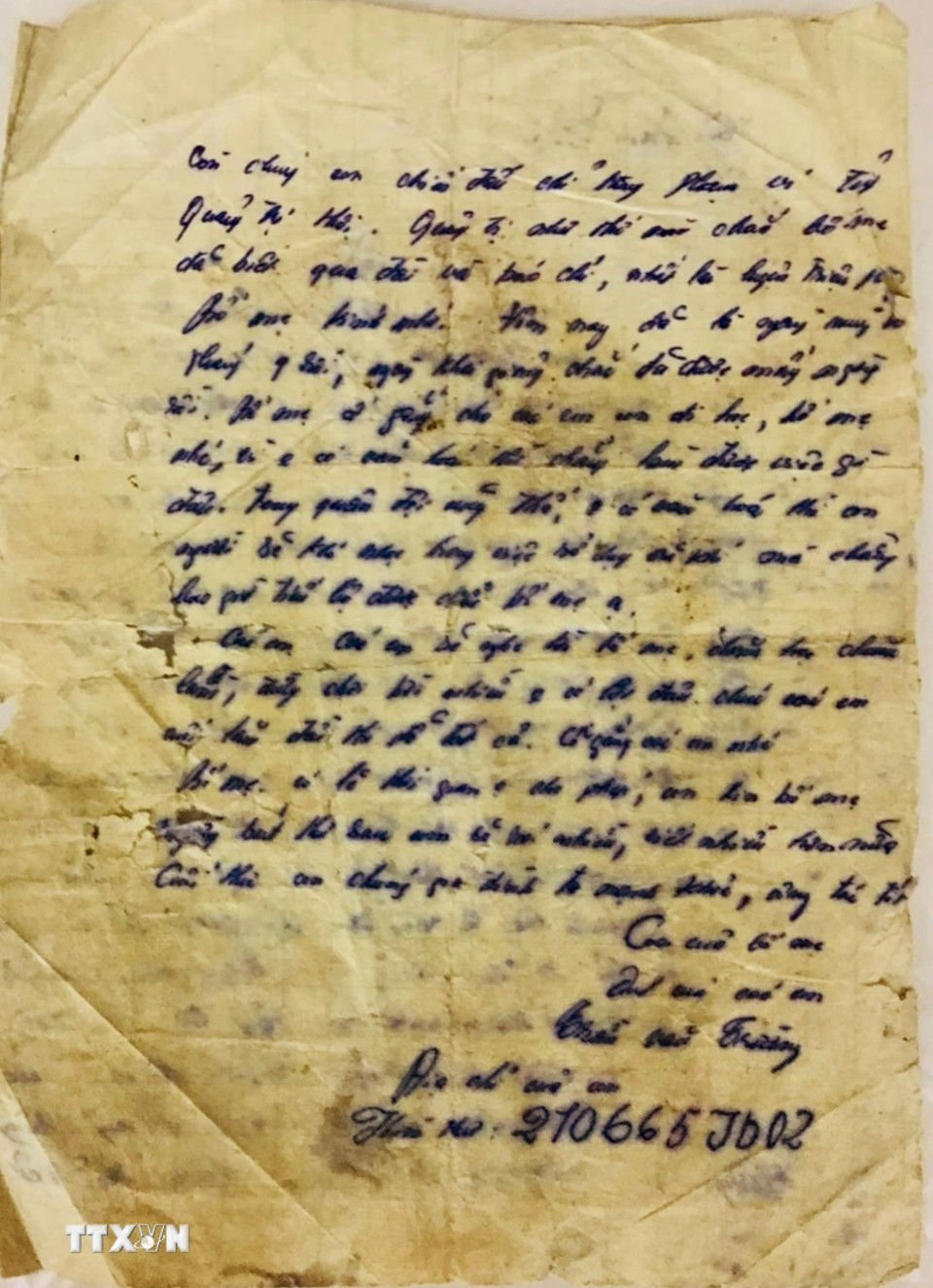 Bức di thư cuối của liệt sỹ Trần Văn Trường. (Ảnh: TTXVN phát)