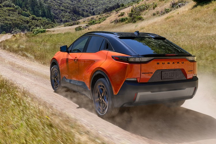 Phiên bản cao cấp nhất Uncharted GT có giá 43.795 USD (khoảng 1,143 tỷ đồng), nổi bật với cửa sổ trời toàn cảnh, mâm 20 inch sơn màu xám súng và tùy chọn ngoại thất 2 tông màu (giá thêm 970 USD).Nội thất được bổ sung ghế trước có sưởi và làm mát, ghế sau có sưởi, dàn âm thanh cao cấp 11 loa Harman Kardon và gương chiếu hậu kỹ thuật số tích hợp HomeLink.