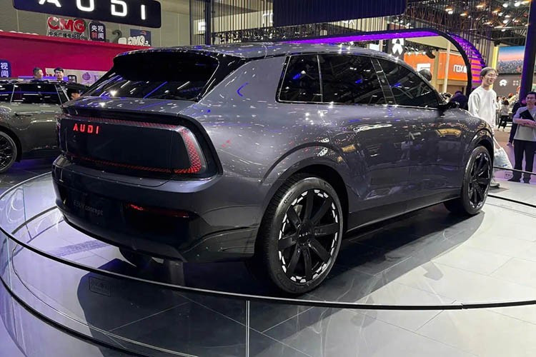 Thương hiệu AUDI được định hướng sản xuất xe dành riêng cho thị trường ôtô lớn nhất thế giới, và sự ra đời của thương hiệu này vào năm 2024 đã đi kèm với việc công bố mẫu xe concept đầu tiên, chiếc AUDI E. Là sự kết hợp giữa kiểu dáng wagon và fastback, chiếc xe này thực chất được thiết kế để giới thiệu trước ít nhất ba mẫu xe sản xuất hàng loạt sẽ được ra mắt từ giữa năm nay.