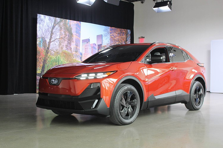 Việc Subaru Nhật Bản giới thiệu một dòng xe hoàn toàn mới tại thị trường Mỹ là điều không thường xuyên xảy ra, nhưng đó chính xác là điều hãng đã thực hiện với mẫu xe mang tên Subaru Uncharted 2026 phiên bản thuần điện này.