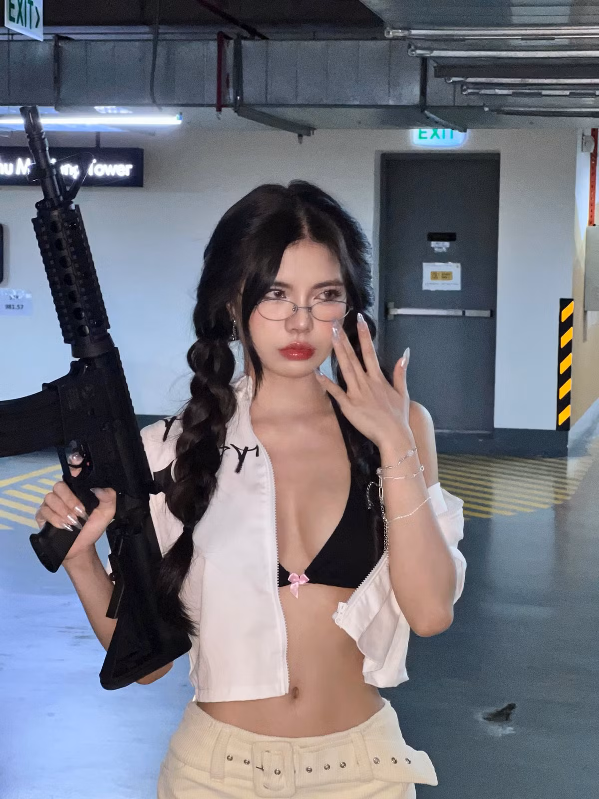 Mai Dora sở hữu gương mặt xinh xắn, đáng yêu nhưng lại có vóc dáng quyến rũ mê người với 3 vòng bốc lửa.