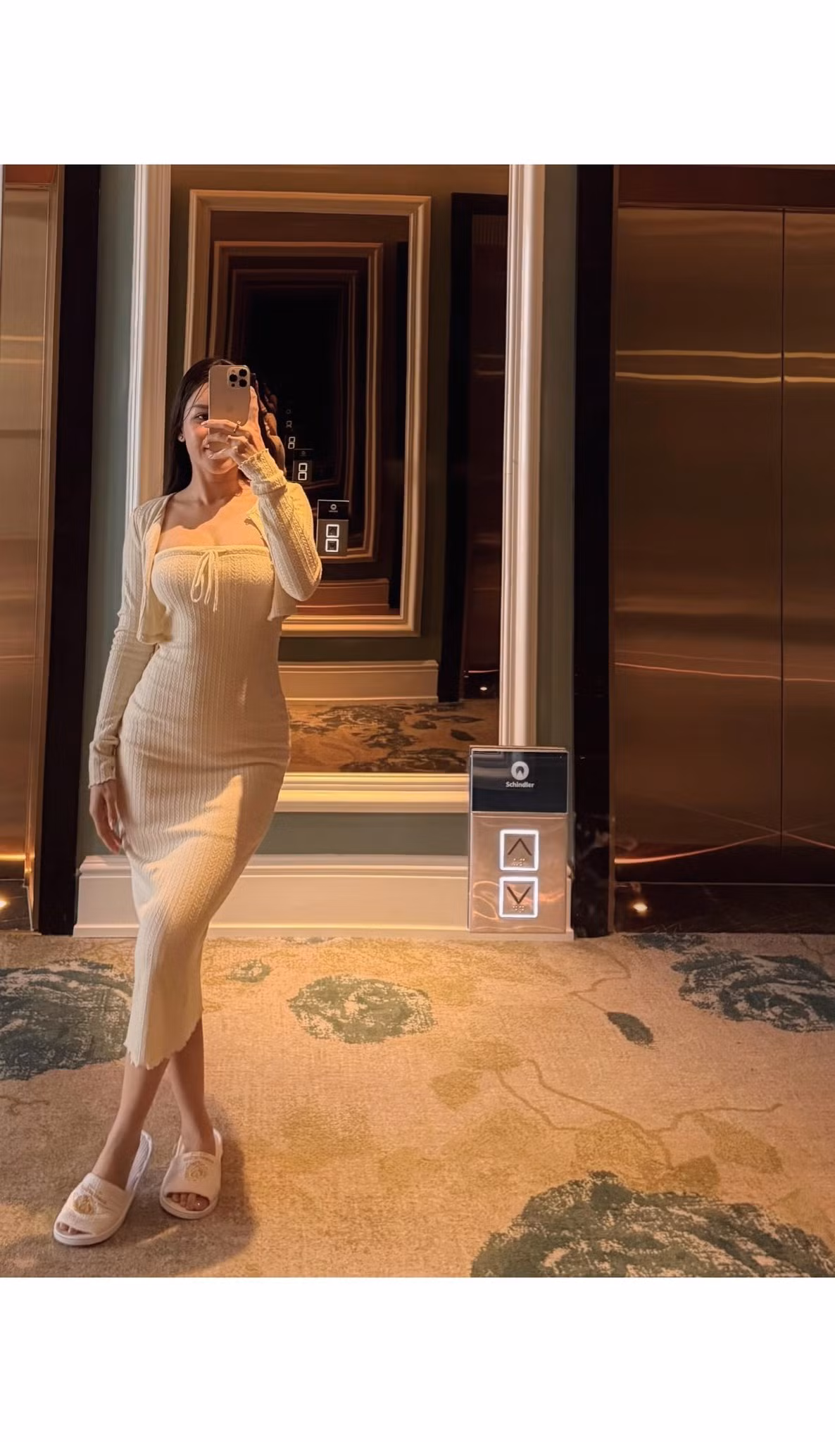 Tranh thủ lúc con chưa thức dậy, Yến Xuân tập thân dưới 10 phút. Tuy nhiên, cô cũng lưu ý với những người theo dõi không làm theo mình, vì người sinh mổ nên đợi ít nhất 6 tuần mới tập thân dưới.