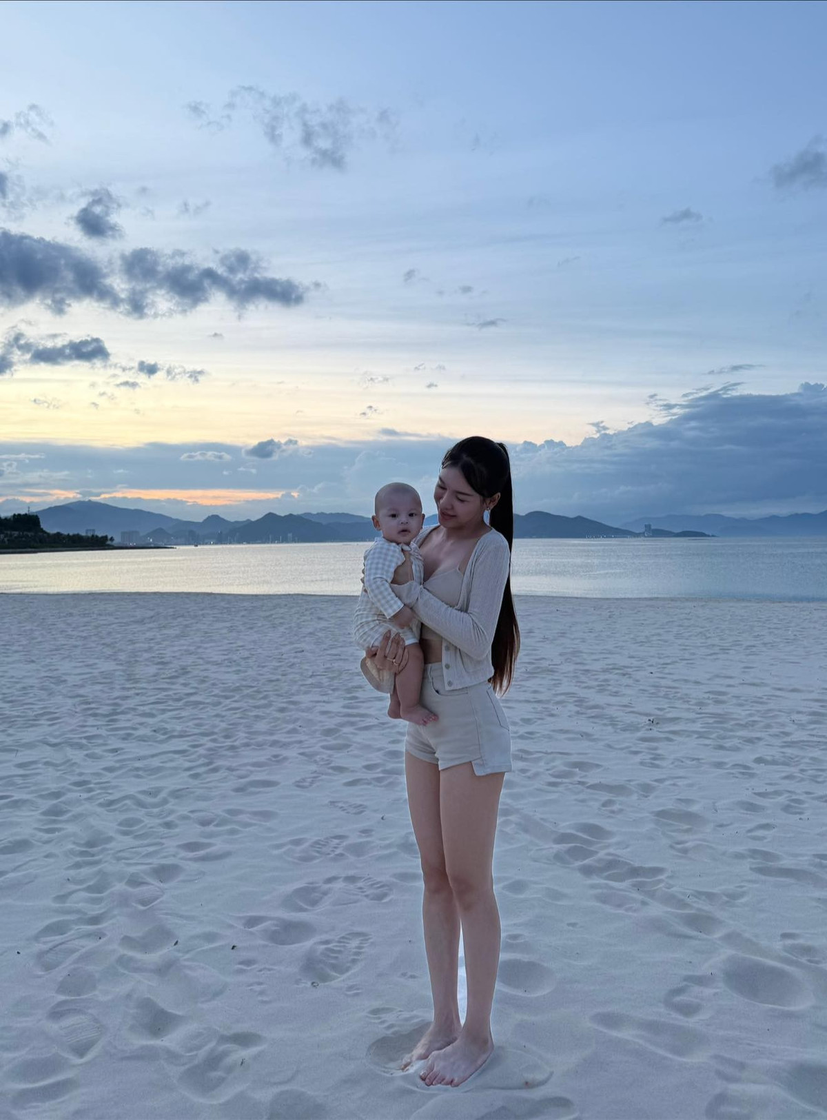 Là huấn luyện viên thể hình, Yến Xuân có sẵn nền tảng tập luyện và kinh nghiệm chăm sóc cơ thể. Điều quan trọng được cô chú tâm là hồi phục sức khỏe thể chất: chú trọng ăn uống đủ chất, nghỉ ngơi, tránh để cơ thể bị suy nhược.