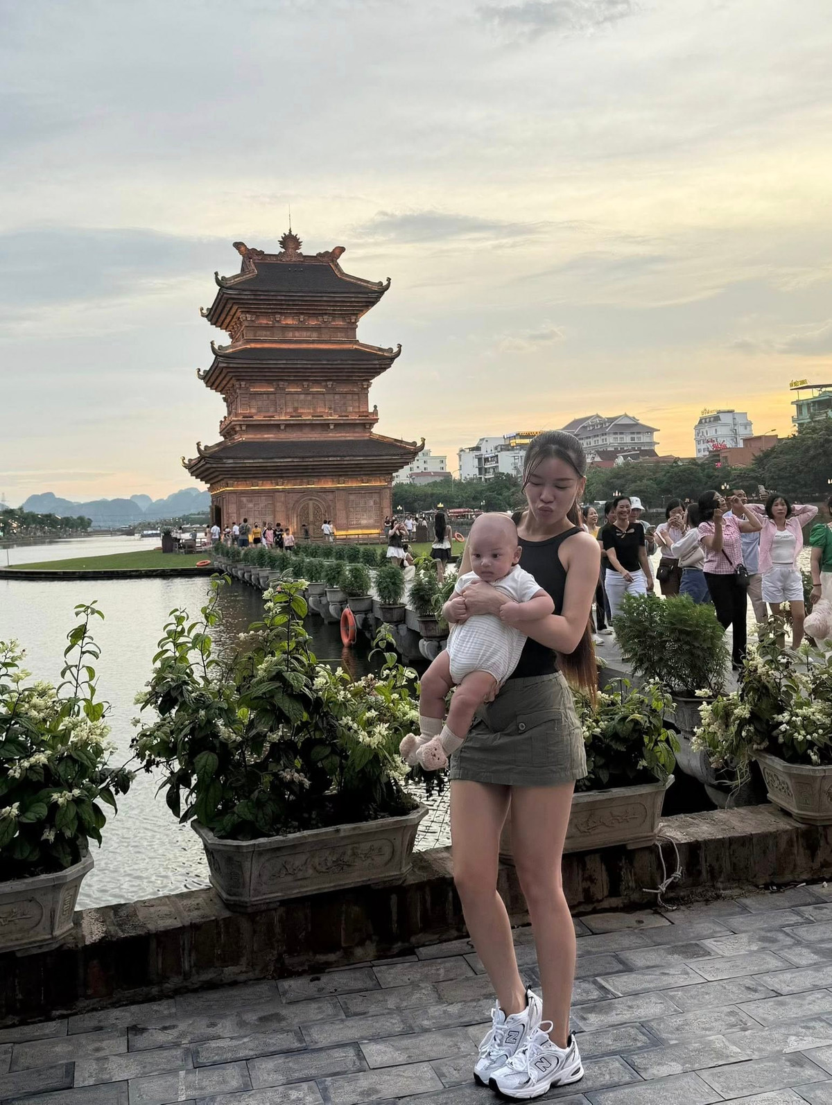 "Bản thân phải thực sự khỏe mạnh mới có thể chăm sóc cho người khác", Yến Xuân viết.