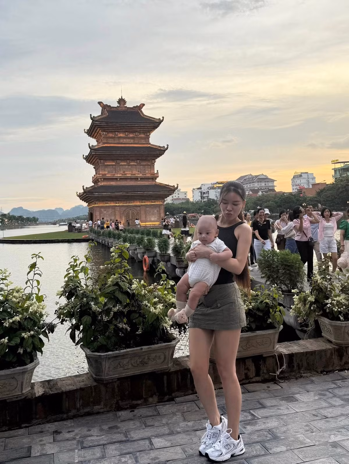 "Bản thân phải thực sự khỏe mạnh mới có thể chăm sóc cho người khác", Yến Xuân viết.