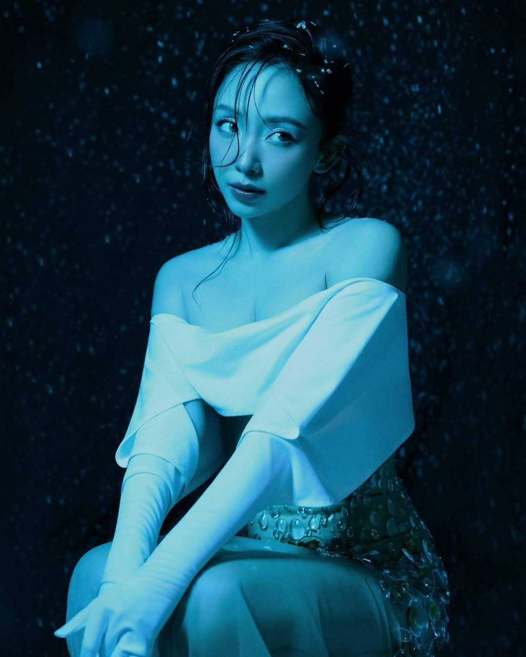 Tóc Tiên bắt đầu sự nghiệp từ rất sớm tại Nhà thiếu nhi TP.HCM, sau đó nổi lên như một ca sĩ tuổi teen với mái tóc ngắn cá tính.