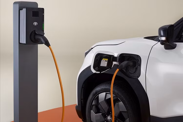 Trong khi đó, mẫu xe mới này dành cho thị trường châu Âu tiếp nối thành công của XP110 Urban Cruiser, mẫu xe từng được bán ra thị trường dưới dạng phiên bản của Toyota Ist thế hệ thứ hai.