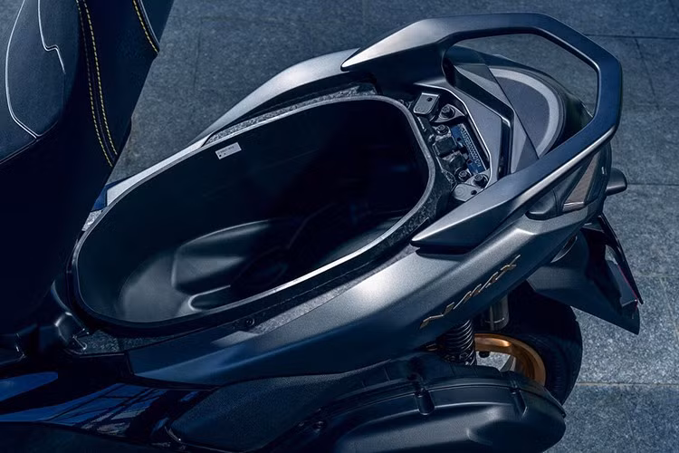 Hiệu suất của động cơ mới trên mẫu xe tay ga Yamaha NMAX "TURBO" thế hệ mới cũng được tối ưu hóa với công nghệ YECVT thay thế hệ thống CVT thông thường. Từng xuất hiện trên NVX thế hệ mới vào giữa năm, nhưng NMax mới chính là mẫu xe tiên phong trang bị công nghệ này vào năm ngoái khi lần đầu được ra mắt tại Indonesia.