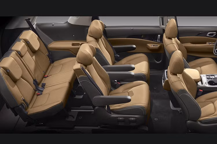 Bên cạnh đó, khách hàng khi tậu Carnival Premium Hybrid mới có thể cá nhân hóa theo phong cách và gu thẩm mỹ riêng với màu nội thất mới sang trọng và độc quyền cho riêng mình nhằm tạo nên sự khác biệt.