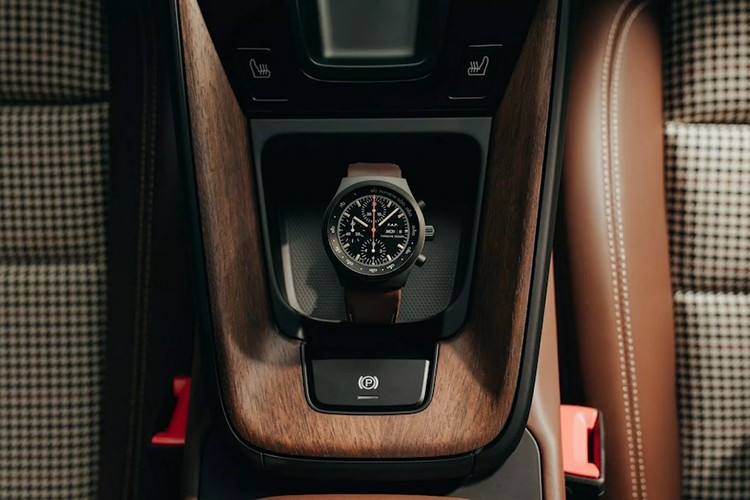 Giống như phiên bản tiêu chuẩn , phiên bản đặc biệt cũng được trang bị động cơ sáu xi-lanh 4.0 lít, sản sinh công suất 502 mã lực và mô-men xoắn 448Nm. Khách hàng có thể trang bị cho xe hộp số tự động hoặc hộp số sàn. Giá khởi điểm của phiên bản này là 387.000 đô la và số lượng sản xuất sẽ giới hạn ở 90 chiếc trên toàn cầu. Tuy nhiên, một chiếc đã được dành riêng cho Mark Porsche.