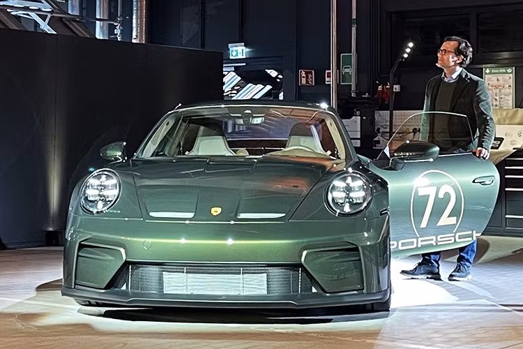 Ferdinand Alexander Porsche (11/12/1935 – 5/4/2012), còn được biết đến với biệt danh "Butzi", là một nhà thiết kế người Đức-Áo, sản phẩm nổi tiếng nhất của ông là chiếc Porsche 911 đầu tiên. Ông là con trai của Ferry Porsche và cháu trai của Ferdinand Porsche. Ngoài vai trò là "cha đẻ" của dòng 911, Ferdinand Alexander Porsche còn là nhà đồng sáng lập bộ phận thiết kế Porsche Design vào năm 1972 cùng với anh trai Hans-Peter.