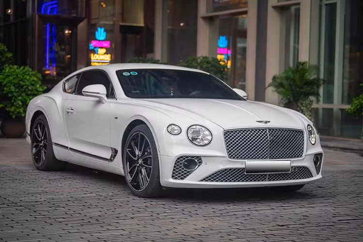Vào năm 2019, hãng xe Bentley đã giới thiệu chiếc xe kỷ niệm 100 năm, Continental GT mang hơi hướng vừa thế thao, lại vừa quý tộc, và nó nhanh chóng được các đại gia Việt ưa chuộng, đã 6 năm trôi qua, và giờ là lúc các xe đã qua sử dụng xuất hiện trên thị trường.