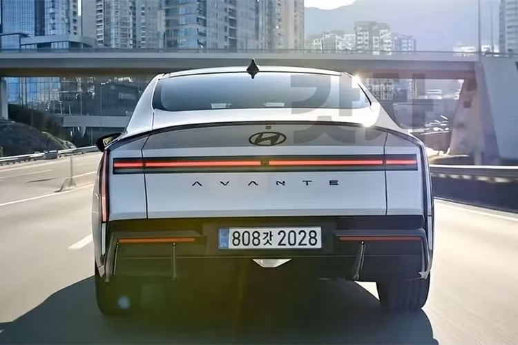 Điều này giúp mẫu sedan của Hyundai duy trì thế mạnh về hiệu suất, độ tin cậy và khả năng tiết kiệm chi phí, trong khi thương hiệu tập trung nguồn lực cho các dòng xe điện chiến lược.