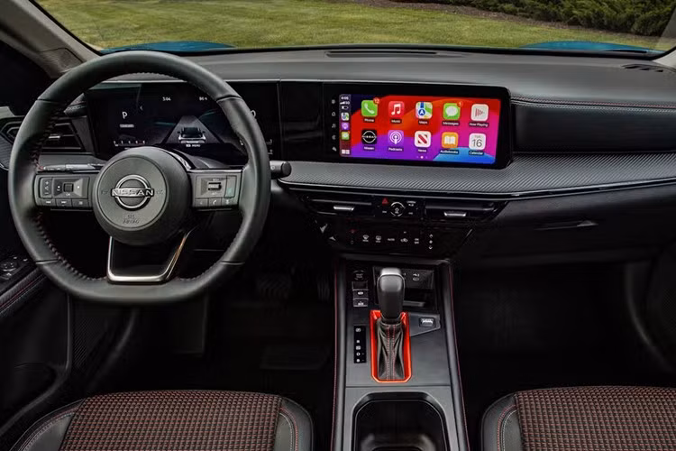 Đối với đời xe 2026, những thay đổi chính nằm ở khoang nội thất. Phiên bản tiêu chuẩn nay được trang bị màn hình giải trí trung tâm 12,3 inch, tích hợp kết nối không dây Apple CarPlay và Android Auto,...