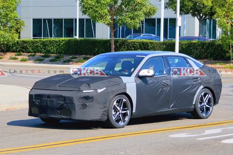 Ngay sau khi loạt ảnh chạy thử được tiết lộ, nhóm Gotcha Cars đã tung ra bản dựng chi tiết với độ chính xác lên đến 90% so với bản thương mại. Thực tế cho thấy, các đường nét trên ảnh chụp gần như trùng khớp với bản dựng, đặc biệt là phần vòm bánh, cụm đèn pha và dải LED định vị mới.