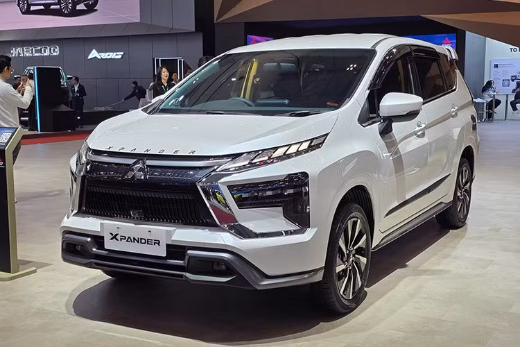 Tại Indonesia, Xpander 2025 tiếp tục sử dụng động cơ xăng dung tích 1.5L mã 4A91 cho công suất tối đa 105 PS và mô-men xoắn 141 Nm, đi kèm hộp số tự động vô cấp CVT và dẫn động cầu trước.