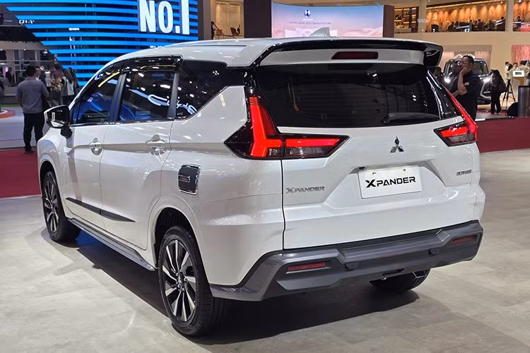 Một trong những điểm đáng chú ý nhất ở phiên bản nâng cấp lần này là việc bổ sung hệ thống kiểm soát lực phanh theo hướng quay xe Active Yaw Control – vốn được lấy từ mẫu Xforce. Đồng thời, số lượng túi khí cũng được tăng từ hai lên sáu túi khí.