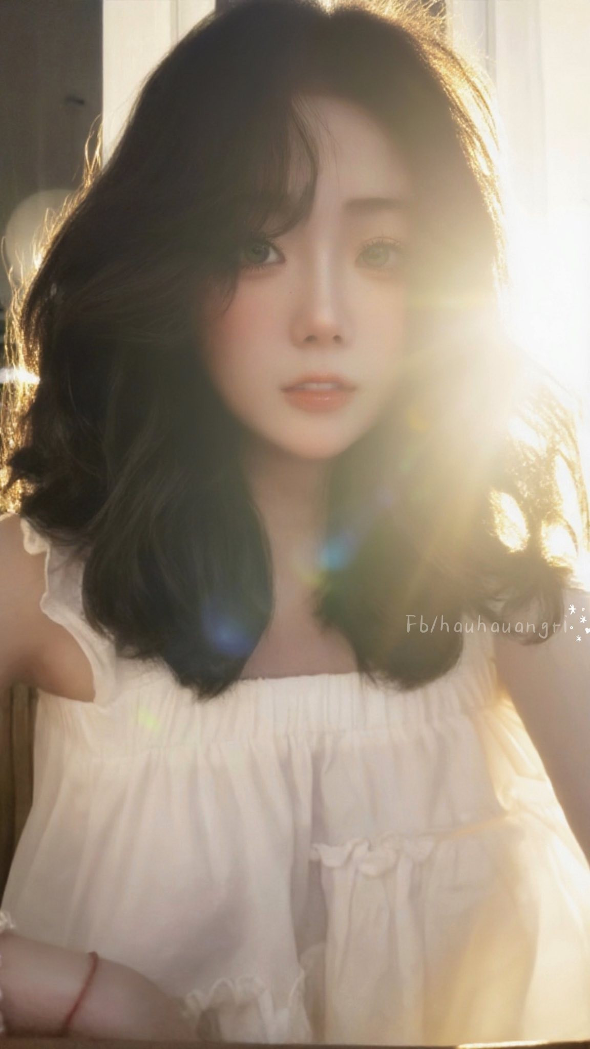 Khi bị một số đối tượng giả mạo hoặc anti-fan cố tình sử dụng những hình ảnh khoe hình thể của cô để xuyên tạc, bôi nhọ, Hẩu Hẩu Ẳng Rì đã không ngần ngại tuyên bố một câu vô cùng "chắc nịch" và đầy tự tin: "Chính chủ là tôi, hình đó là tôi, bị gì đấy, đừng chọc chửi chứ".