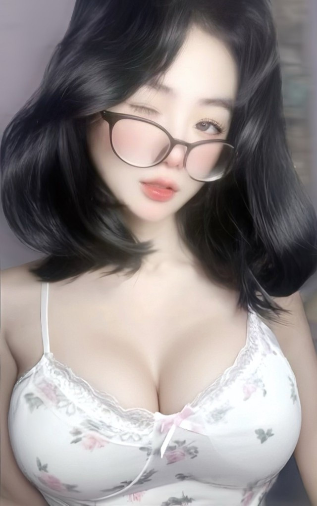 Xuất hiện tài khoản giả mạo đã lợi dụng hình ảnh của cô để thực hiện các hành vi lừa đảo, hoặc đăng tải những nội dung không phù hợp, gây ảnh hưởng nghiêm trọng đến danh tiếng của nữ cosplayer.