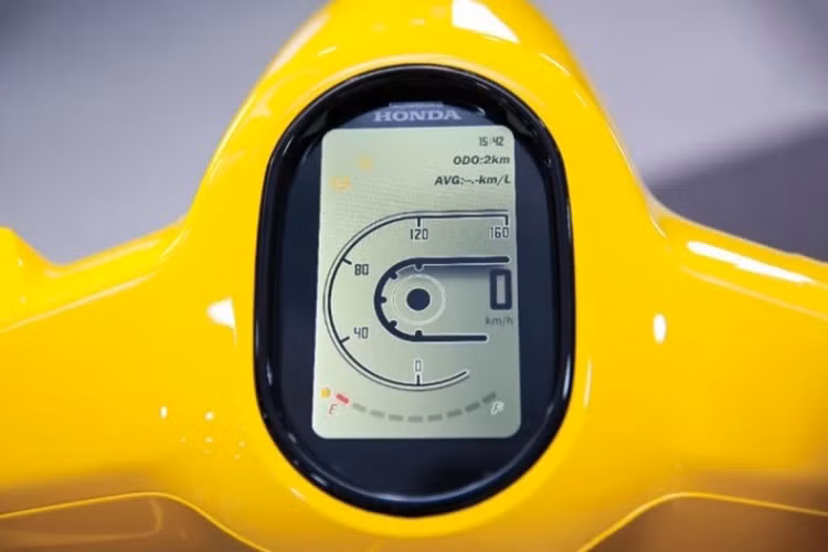 Cụm đồng hồ cũng được tích hợp chức năng kết nối với smartphone qua bluetooth giúp nhận thông báo từ smartphone tiện dụng.