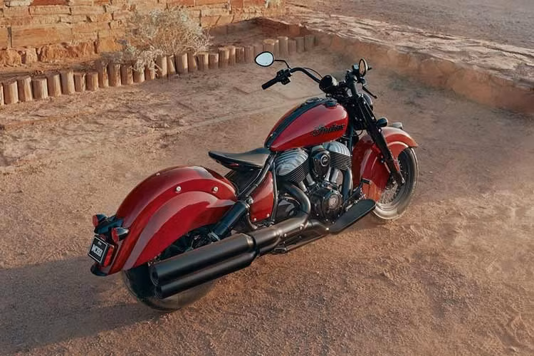 Việc sử dụng các bề mặt sơn phủ và cánh tản nhiệt động cơ không gia công được Indian Motorcycle thực hiện có chủ đích, nhằm mô phỏng lớp hoàn thiện nhôm thô từng xuất hiện trên những mẫu Chief nguyên bản.