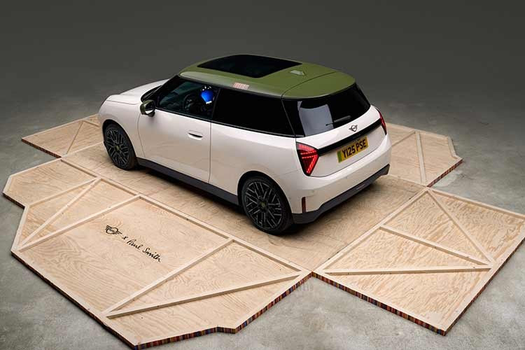 Trong điều kiện tối ưu, động cơ và hộp số ly hợp kép Magna/Getrag cho phép xe tăng tốc từ 0-60 dặm/giờ trong khoảng 6,3 đến 6,7 giây. Ở những nơi ưa chuộng hệ mét, con số này sẽ vào khoảng 6,5 đến 6,9 giây để đạt tốc độ 100 km/giờ.