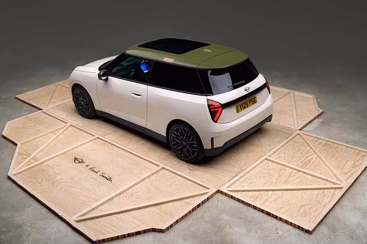 Trong điều kiện tối ưu, động cơ và hộp số ly hợp kép Magna/Getrag cho phép xe tăng tốc từ 0-60 dặm/giờ trong khoảng 6,3 đến 6,7 giây. Ở những nơi ưa chuộng hệ mét, con số này sẽ vào khoảng 6,5 đến 6,9 giây để đạt tốc độ 100 km/giờ.