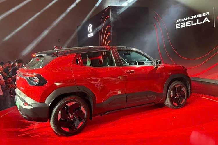 Tổng thể, mẫu xe SUV Toyota Urban Cruiser Ebella EV 2026 có kích thước nằm giữa phân khúc SUV cỡ nhỏ và cỡ trung, hướng đến nhóm khách hàng trẻ, ưa chuộng phong cách cá tính, hiện đại và thân thiện với môi trường.