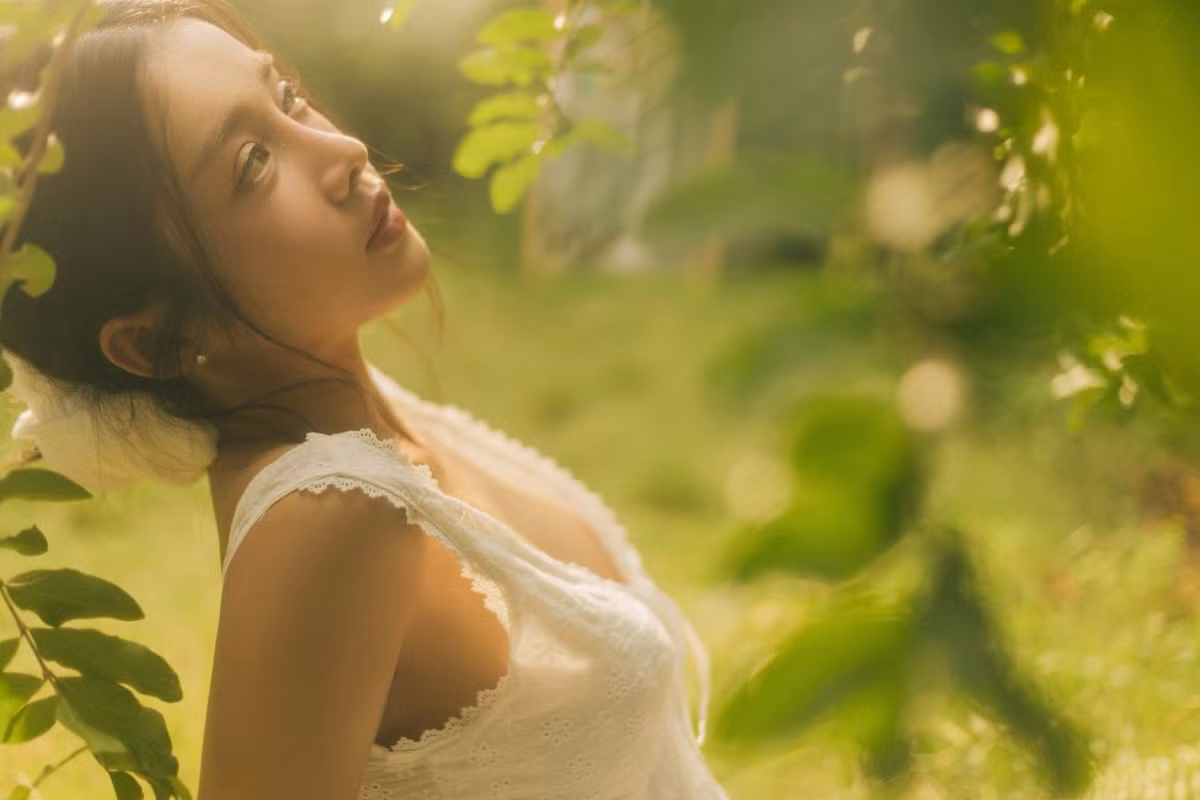 Nữ diễn viên Trình Mỹ Duyên mới đây thu hút sự chú ý khi chia sẻ loạt ảnh nghệ thuật trên trang cá nhân. Bộ ảnh mang gam màu vàng nắng đặc trưng, tạo cảm giác dịu nhẹ, trong trẻo và đầy chất thơ.