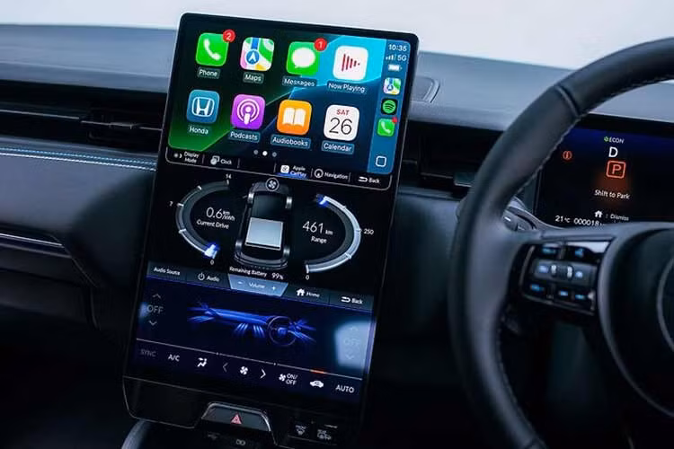 Trên thực tế, Honda e:Ny1 gặp khó khăn trong việc cạnh tranh với các đối thủ mới, có giá bán dễ tiếp cận hơn đến từ cả các thương hiệu châu Âu và Trung Quốc. Ngay cả sau khi giảm giá từ 47.590 Euro xuống còn 38.990 Euro tại Đức, Honda cũng chỉ bán được 105 chiếc e:Ny1 trong năm 2025 vừa qua.