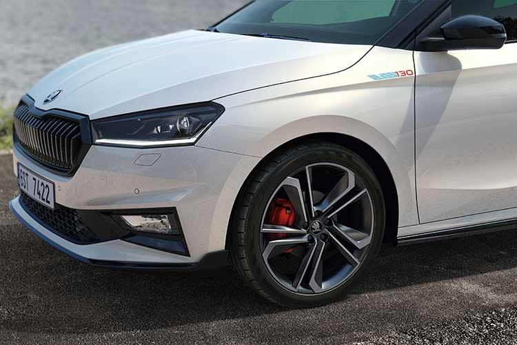 "Với Fabia RS Rally2, đây cũng là cách chúng tôi bày tỏ sự tôn trọng sâu sắc đối với sự tận tụy, trung thành và niềm tin của tất cả các đội khách hàng trên toàn thế giới.”, ông Michal Hrabánek cho biết thêm.