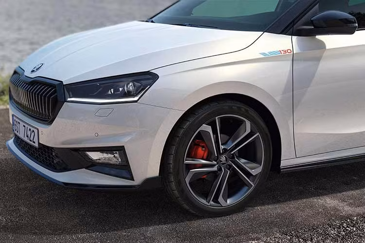 "Với Fabia RS Rally2, đây cũng là cách chúng tôi bày tỏ sự tôn trọng sâu sắc đối với sự tận tụy, trung thành và niềm tin của tất cả các đội khách hàng trên toàn thế giới.”, ông Michal Hrabánek cho biết thêm.