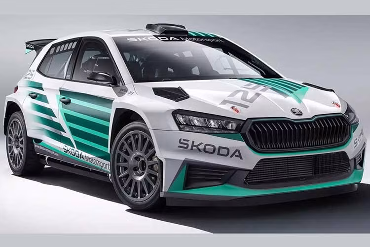 Để kỷ niệm 125 năm, Škoda Motorsport trang bị thêm các tính năng đặc biệt cho chiếc Škoda Fabia RS Rally2 mới - đây là phiên bản xe đua rally chuyên dụng - Rally2, được thiết kế và đạt chứng nhận để thi đấu tại các giải WRC2, ERC và các giải quốc gia/khu vực.