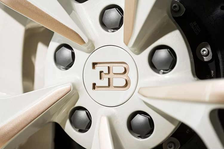 Chiếc xe được phát triển với khát vọng tôn vinh sự thanh lịch vốn có của W16 Mistral, khiến chiếc xe trở thành dấu ấn đặc trưng cho các mẫu Bugatti đầy mê hoặc trong lịch sử của thương hiệu.