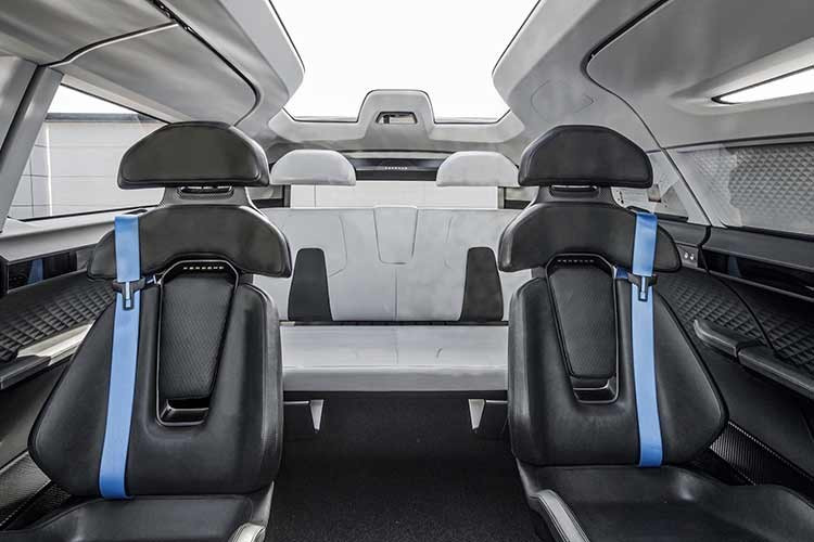 Dự kiến, Porsche K1 sẽ chính thức trình làng vào khoảng năm 2028, sau khi người anh em cùng nền tảng là Audi Q9 xuất quân. Cả hai mẫu xe nhiều khả năng sẽ được xuất xưởng từ dây chuyền lắp ráp hiện đại của Volkswagen Group tại Bratislava.