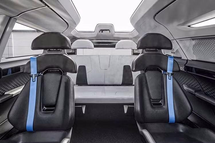 Dự kiến, Porsche K1 sẽ chính thức trình làng vào khoảng năm 2028, sau khi người anh em cùng nền tảng là Audi Q9 xuất quân. Cả hai mẫu xe nhiều khả năng sẽ được xuất xưởng từ dây chuyền lắp ráp hiện đại của Volkswagen Group tại Bratislava.