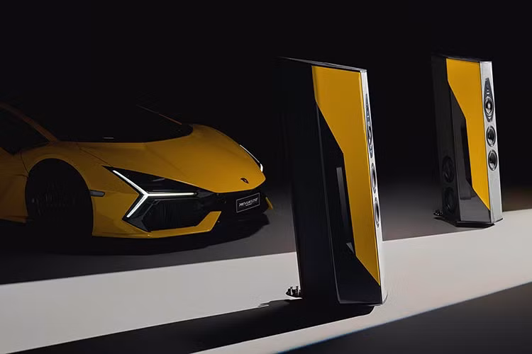 Thật khó để nói chắc chắn đâu là hệ thống loa gia đình đắt nhất thế giới. Có rất nhiều ứng cử viên cạnh tranh cho danh hiệu này, bao gồm Transmission Audio Ultimate, Moon Audio Opulence, hay Kharma Grand Enigma, tất cả đều được bán với giá hàng triệu đô la. Vậy nên, với mức giá chỉ khoảng 130.000 đô la (hơn 3,5 tỷ đồng), những chiếc loa Lamborghini mới này không hẳn là đỉnh cao về mặt giá cả.