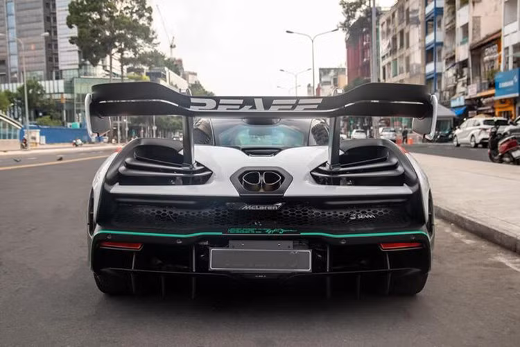 Vậy vì sao một địa gia như ông Đặng Lê Nguyên Vũ chỉ chơi xe biển trắng, nhưng trong garage xe lại xuất hiện 1 xe mang biển Công vụ như McLaren Senna, việc này đến từ một buổi gặp mặt với 1 tay buôn siêu xe 9X.