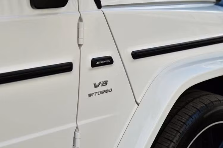 Tại một số đại lý ở Hà Nội và TP.HCM, Mercedes-AMG G63 VIN 2022 đang được chào bán với giá 9,9 tỷ đồng – giảm tới 1,85 tỷ đồng so với giá niêm yết. Người bán cho biết số lượng xe còn lại không nhiều.