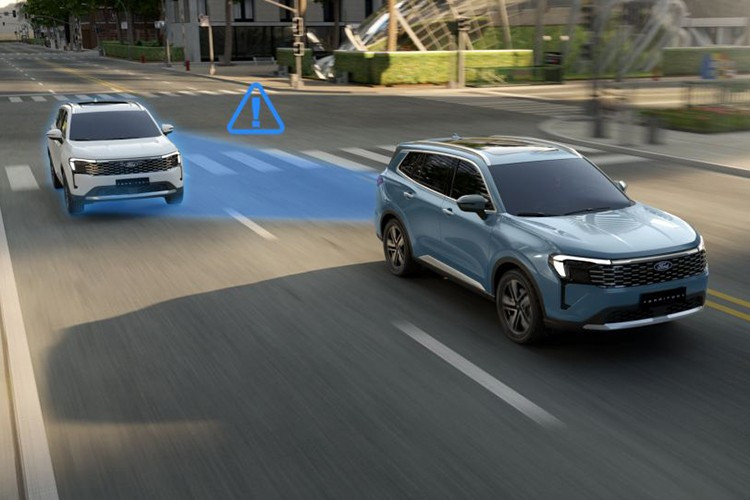 Tại Việt Nam, Ford Territory 2025 tiếp tục được lắp ráp tại nhà máy Ford Hải Dương, đồng thời trang bị khối động cơ xăng Ecoboost 1.5L cho công suất tối đa 158 mã lực và mô-men xoắn cực đại 248 Nm. Đi kèm là hộp số tự động 7 cấp ly hợp kép dạng ướt.